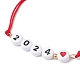 2 pièces 2 couleurs coeur avec mot 2024 ensemble de bracelets de perles tressées en acrylique BJEW-JB09780-5