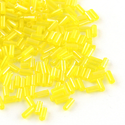Ab color plateado cuentas de vidrio bugle, colores transparentes arco iris, amarillo, 4~4.5x2mm, agujero: 1 mm, aproximamente 450 g / bolsa, 14000 unidades / bolsa