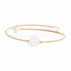 Brazalete envolvente con cuentas redondas de perlas naturales y opalite, brazalete de torsión de latón para mujer, dorado, diámetro interior: 2-1/8 pulgada (5.5 cm)