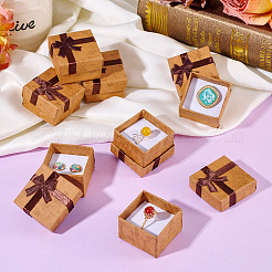 Quadratische Geschenkboxen aus Papier für Schmuckringe mit Schleife&nbsp;CON-TAC0010-80C