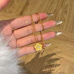Halsketten mit Anhänger „Blume 925“ aus Sterlingsilber mit Mikropflaster und klarem Zirkonia für Damen&nbsp;NJEW-F338-10G