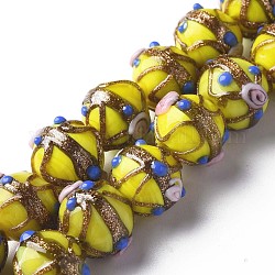 Chapelets de perles vernissées de sable d'or manuels, ronde avec des fleurs, jaune, 13~15x11~13mm, Trou: 1.6mm, Environ 45 pcs/chapelet, 20.47 pouce ~ 21.06 pouces (52 cm ~ 53.5 cm)