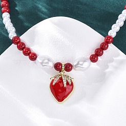 Erdbeer-Anhänger aus Messing mit Mikropflaster und klarem Zirkonia in Rot-Emaille für Damen&nbsp;NJEW-G162-04G