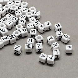 Acryl Großlochperlen, horizontales Loch, weiß und schwarz, Würfel mit Buchstaben, zufällige gemischte Buchstaben, 6x6x6 mm, Bohrung: 4 mm, ca. 2950 Stk. / 500 g